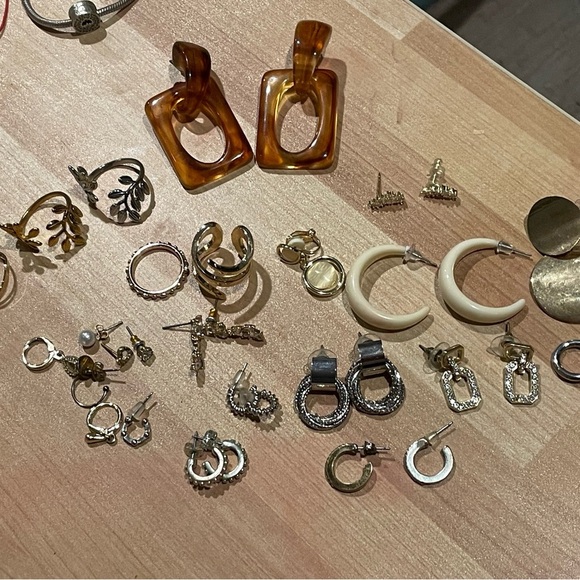 Elegant Gold and Silver Earring Set - Picture 1 of 13